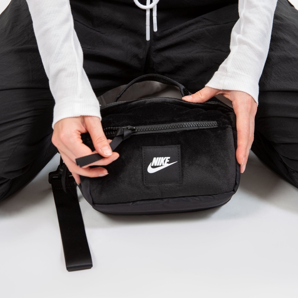 NIKE SOLD OUT UTILITY BAG